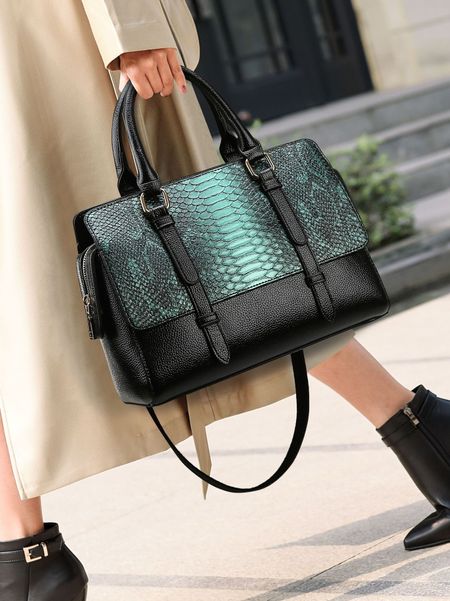 Fashionable snake pattern women's bag